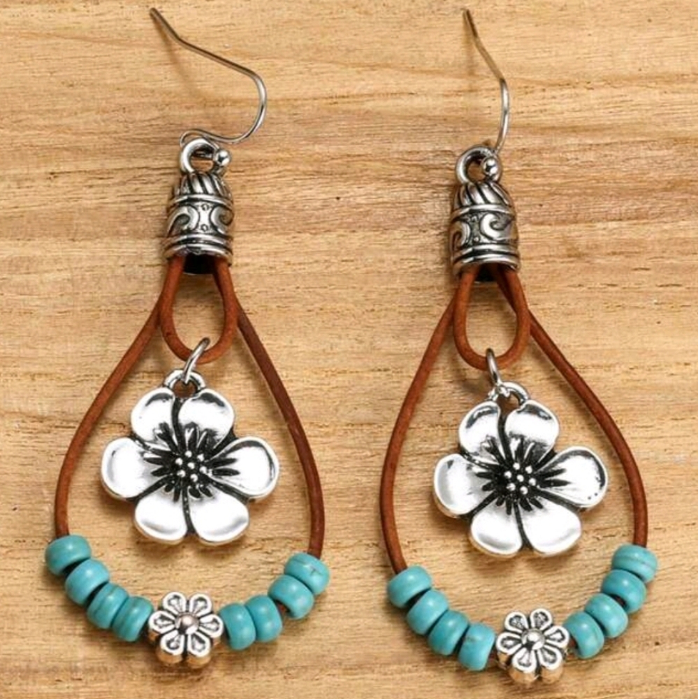 NWT Western Style  Silver and Turquoise Floral Earrings
